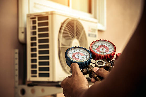Professional Ac Installation technician working in Colmesneil, TX